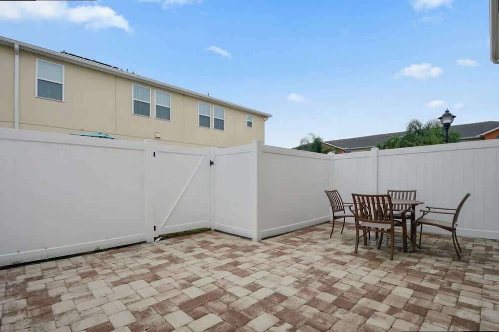 Modern 4BR w Patio Resort Pool Compass Bay