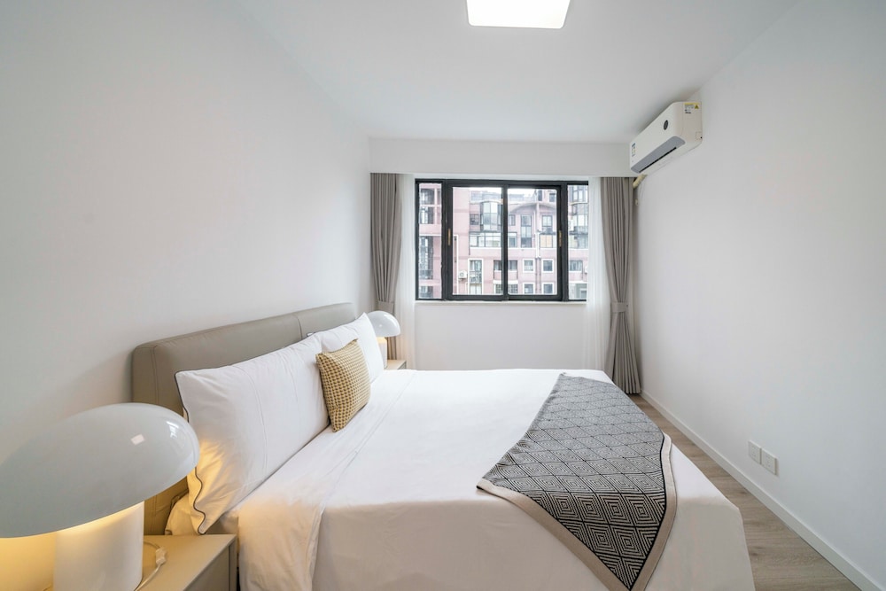 Tyms 2BR APT Hongqiao Paris Classic