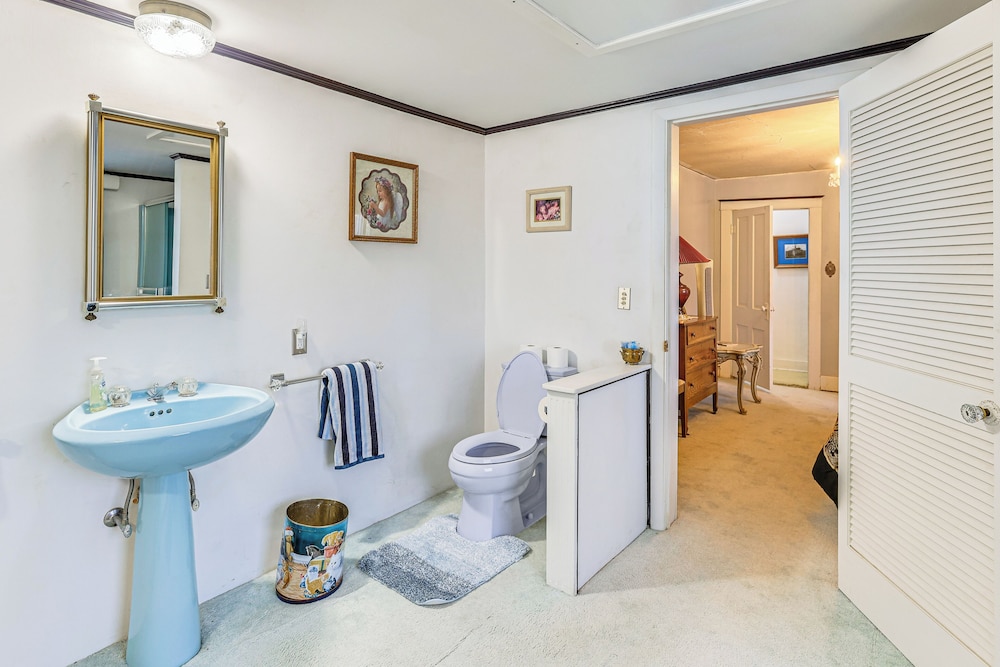 Half-mi to Atwood Lake: Spacious Home!