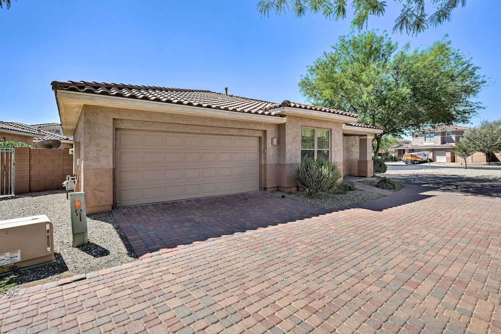 Walk to Community Pool: Goodyear Desert Oasis view 3