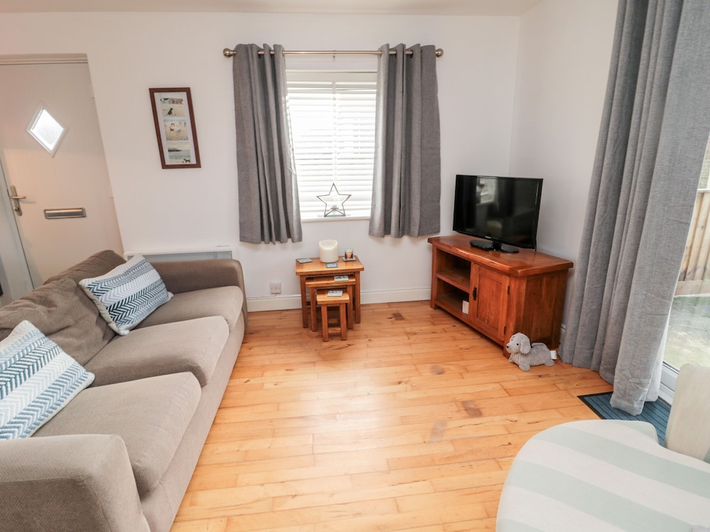 22 Longstone Park