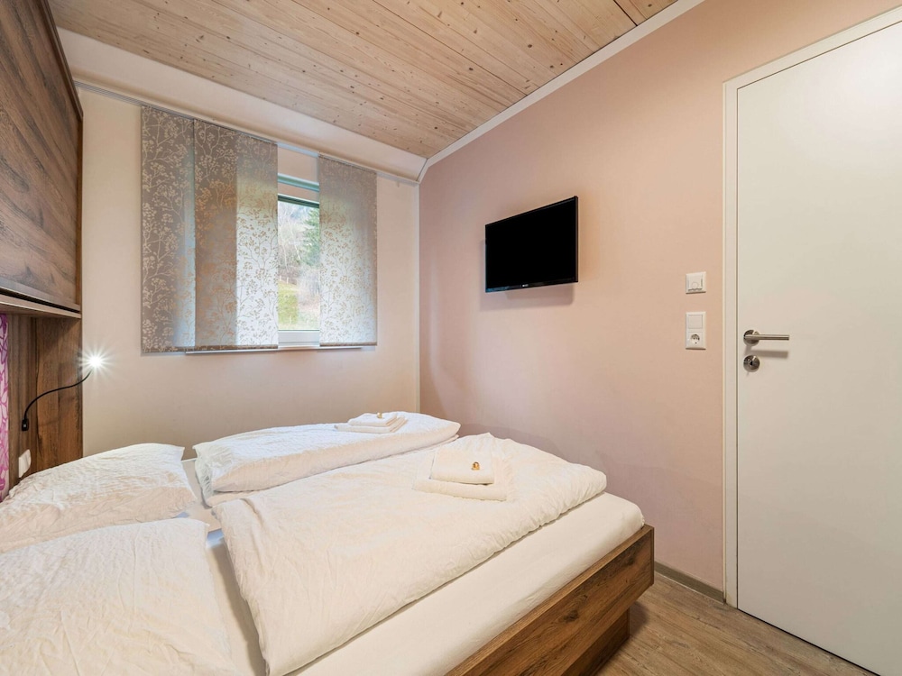 Large Apartment in Sankt Georgen With Balcony
