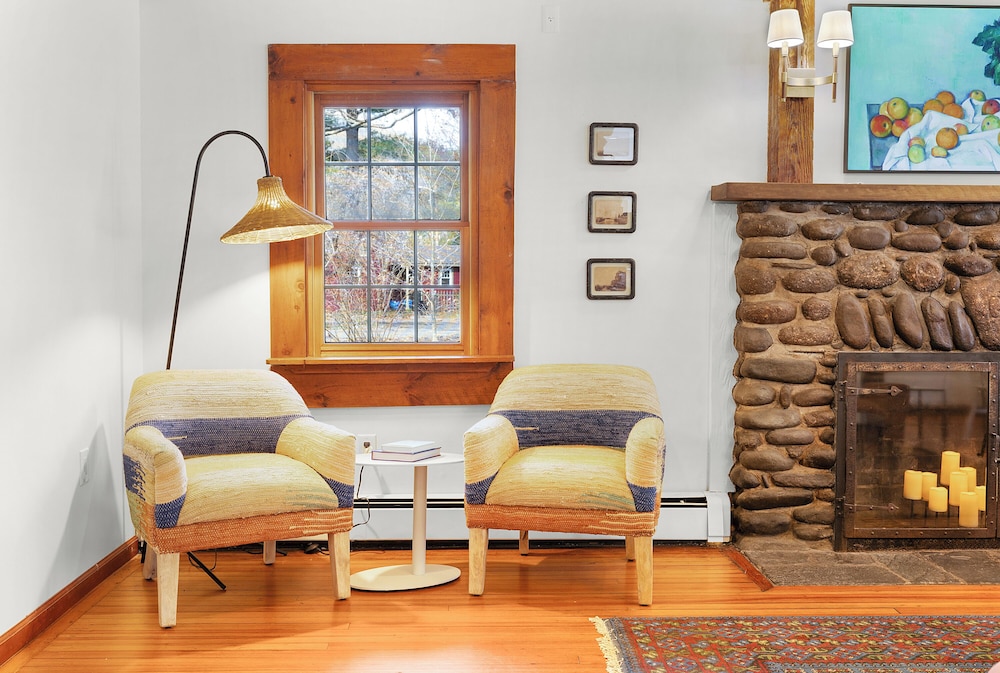 Phoenicia Lodge