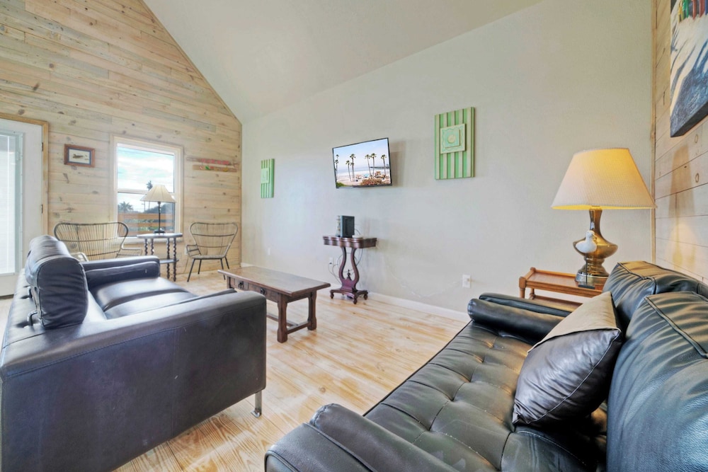 2 Homes, Sleeps 16, Shared Pool+boat Dock Laguna Village Serenity by Avantstay