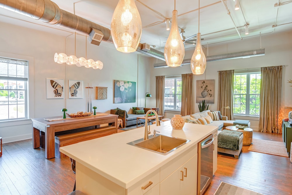 Walk to Vanderbilt: Eclectic Apt in Nashville