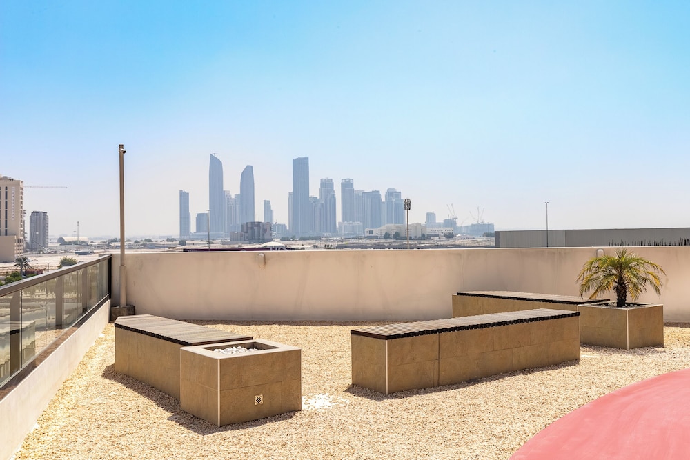 SIMPLY COMFORT Binghatti Gateway Family 2BR with Balcony, Close to Dubai Mall & Burj Khalifa