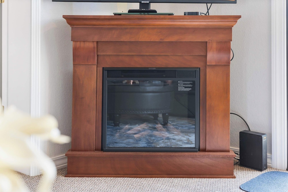 Little Dipper Cozy Condo for 6 w/ Resort-style Amenities