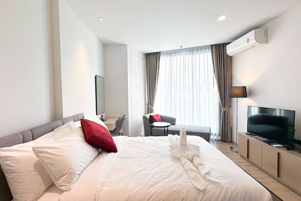 Elegant Room With Roof Top Pool - Best In Pattaya