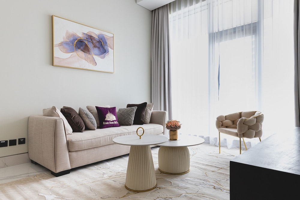 GLOBALSTAY. J One Tower Apartments