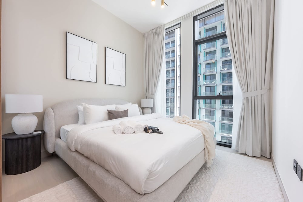 Gorgeous 1 Bedroom in Binghatti House and Sleeps 4