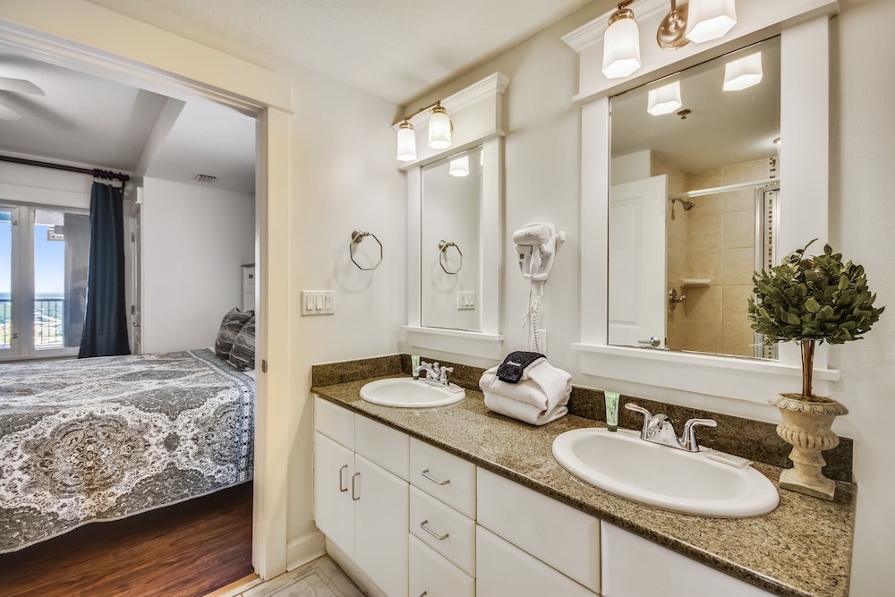 Grand Panama Beach Resort by Book That Condo