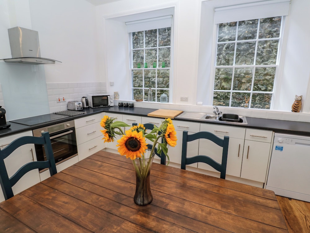 2 Regent Mews