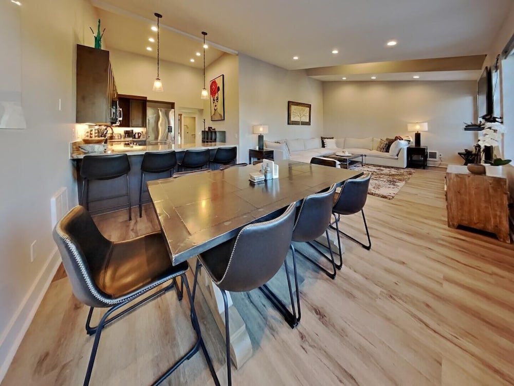 1849 Condos 642 3 Bedroom Home