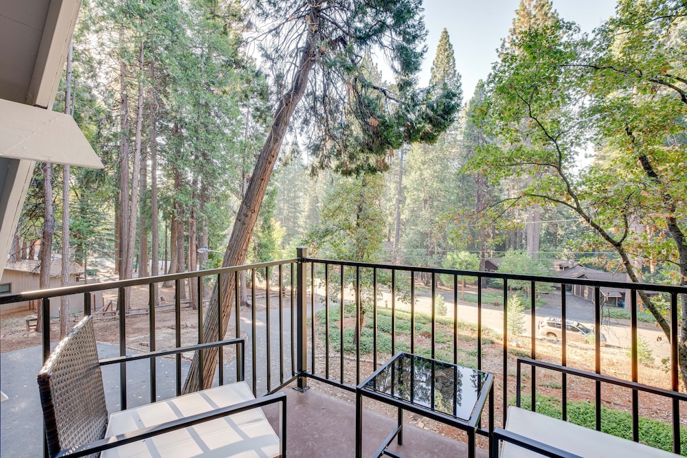 Pollock Pines Cabin: Game Room w/ A/C & Heat! view 2