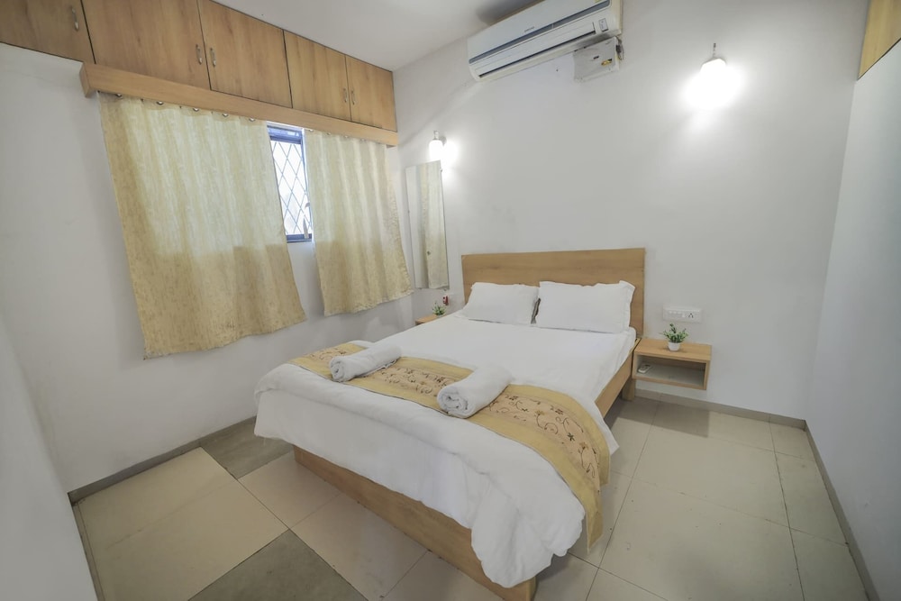 3BHK w/Pool - Dream Habitat by Universe Villas view 4