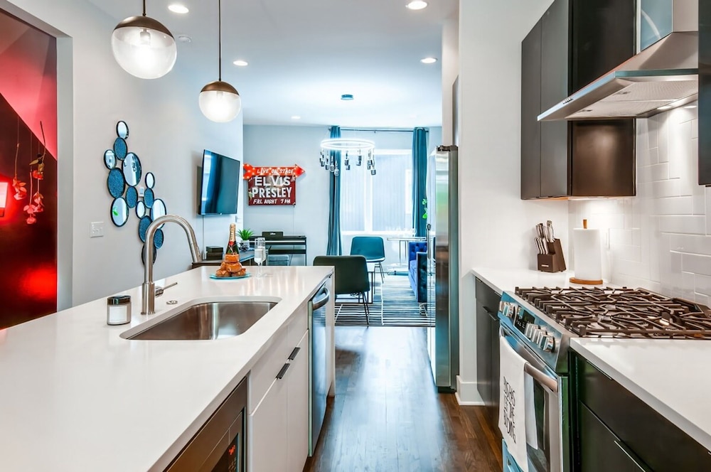 Elvis-themed 13 Beds Rooftop City Views