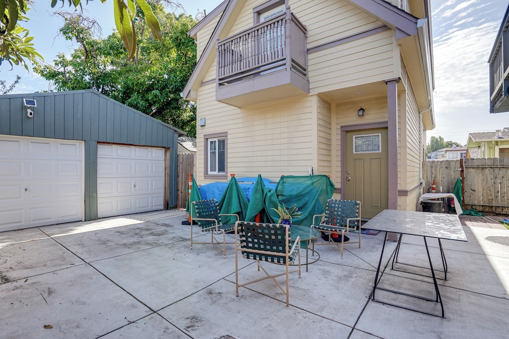 Oakland Group Retreat: Historic Home Near Downtown