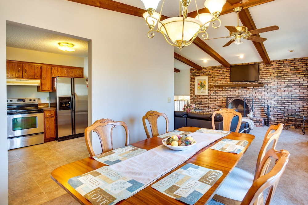 Spacious Family Home: 11 Mi to Dtwn Minneapolis!