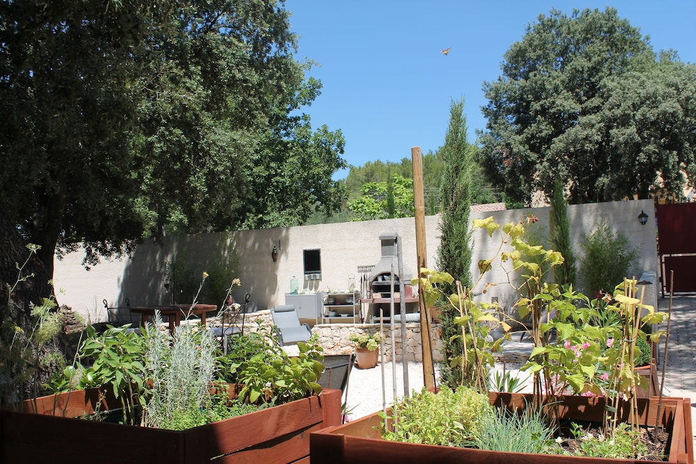 Les Jardins d'Holi - chambres d'hôtes view 5