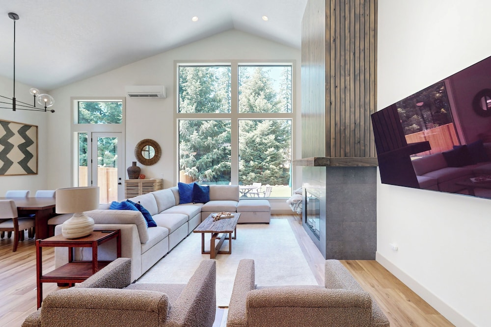 5BR Home w/ Nearby Lake, A/C & Private Backyard