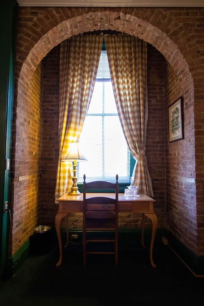 Beekman Arms and Delamater Inn