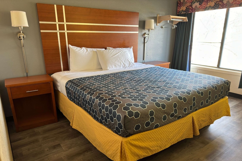 Econo Lodge - Property Image 30