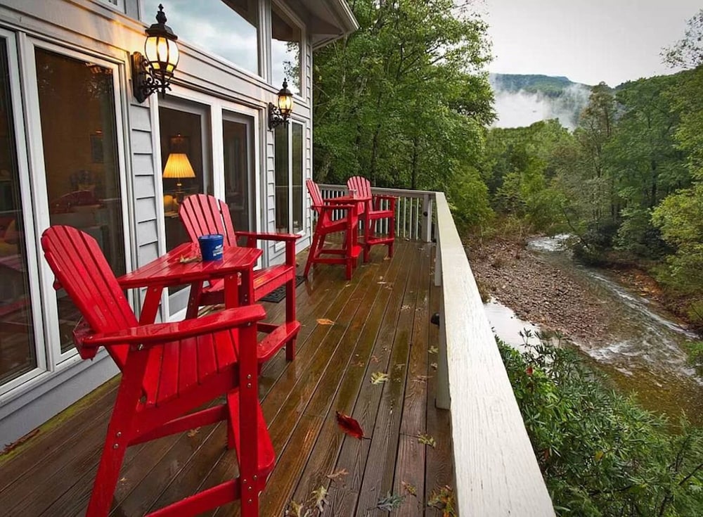 5 BR House- Mt Mitchell Golf Course on the River