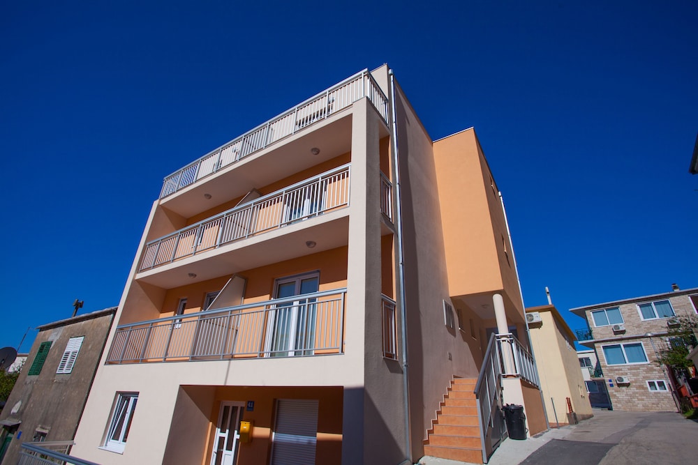 Villa MIA