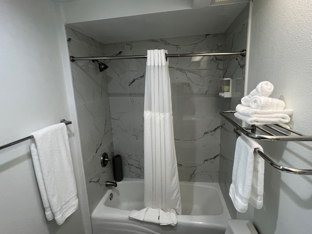 King Bed Studio Free Shuttle