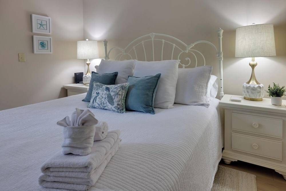 Hilton Head Retreat Gated Villa, Pets OK