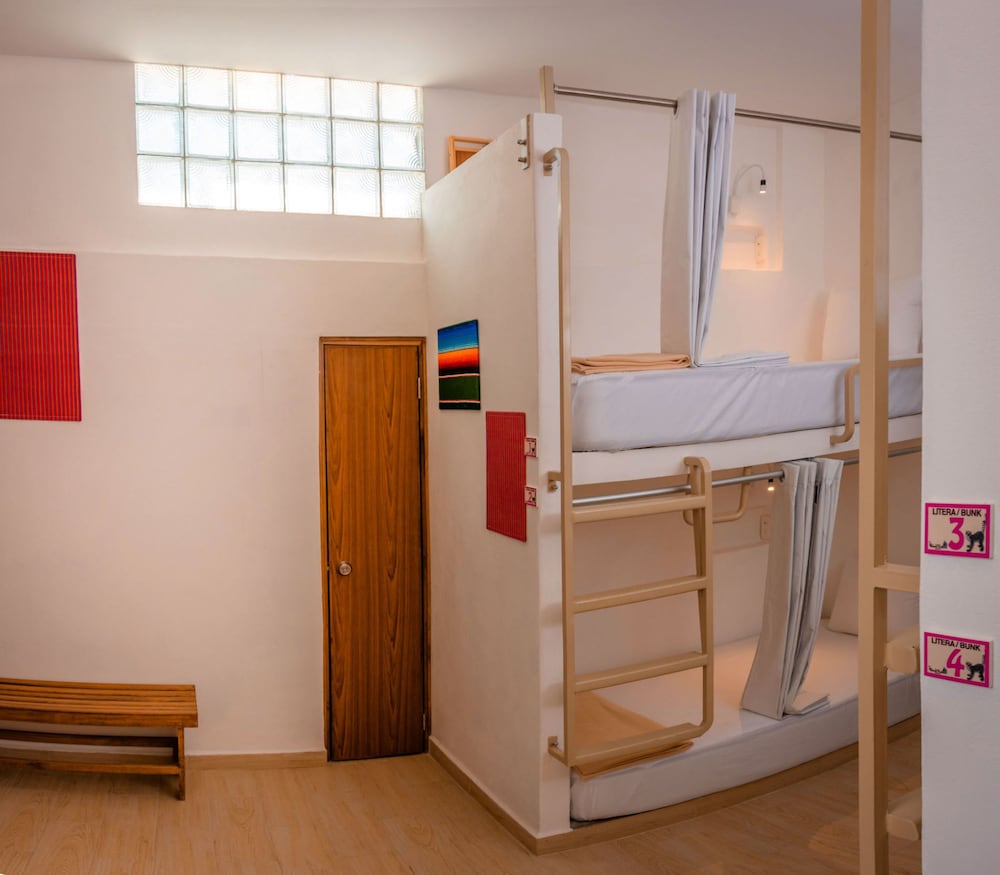 Nomads Party Hotel & Hostel