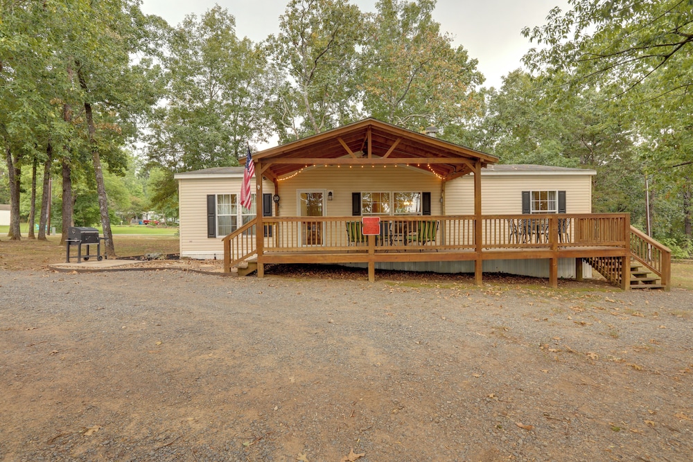 Greers Ferry Lake Access: Cabin w/ Boat Slip!