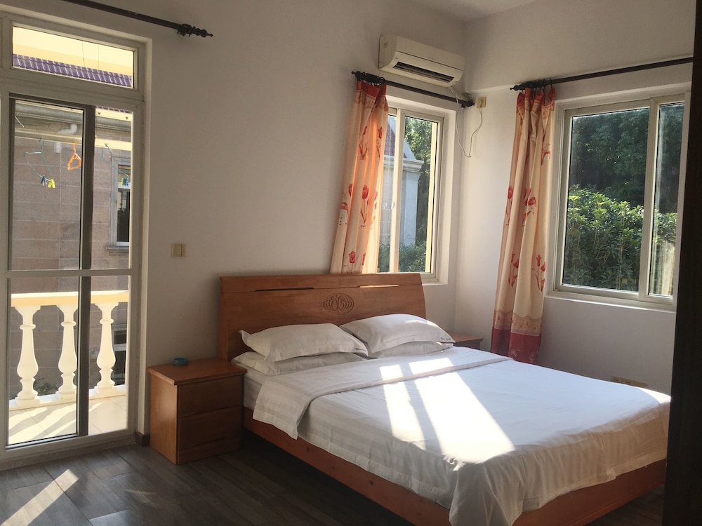 37 Garden Guesthouse Riverside Villa view 3