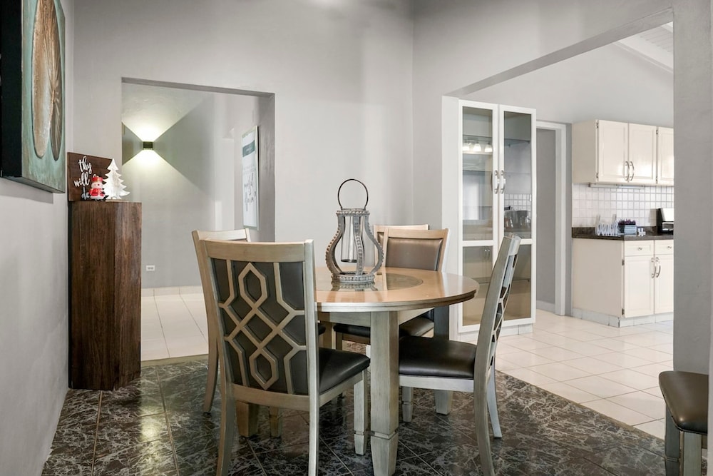 Large Villa-pool-6 Room-sleeps 14-nearby Marriott