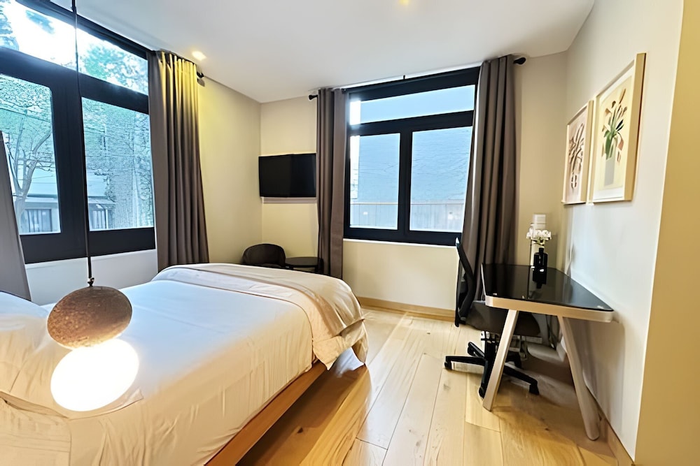 Modern Suite 4 - Heart of Roma Norte photo 4
