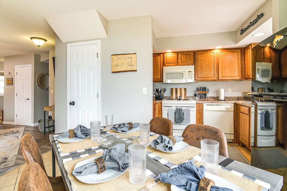 Table Rock Lake Retreat: Steps to Water & Pools!