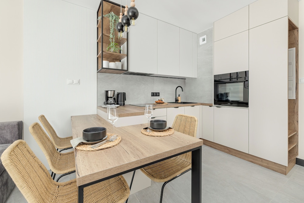 Apartment With Parking by Renters
