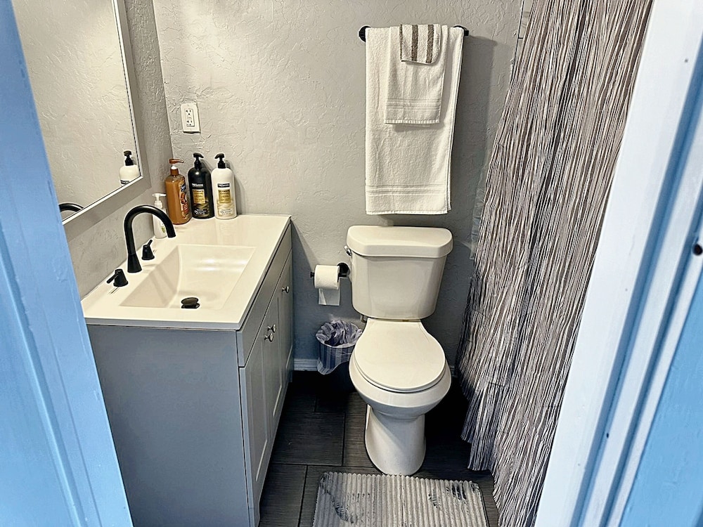 Modern 1B Studio Oasis Plaza District Access 32C