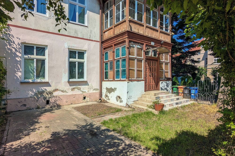 Studio 8 Minutes to the Beach by Renters view 4