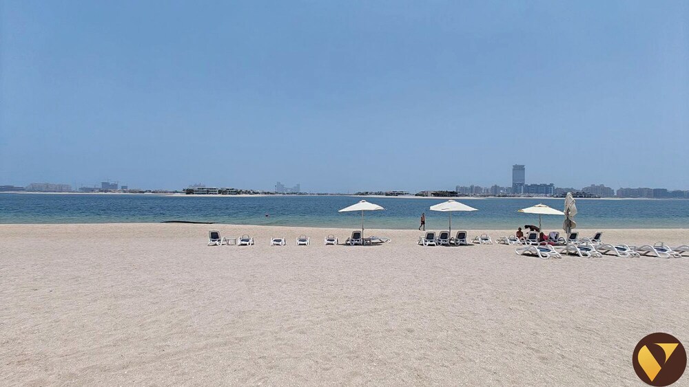 Grandeur Private Beach Walk to Mall