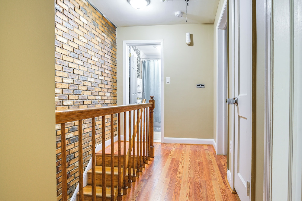 11 Mi to Downtown Baltimore: Middle River Townhome, photo 18
