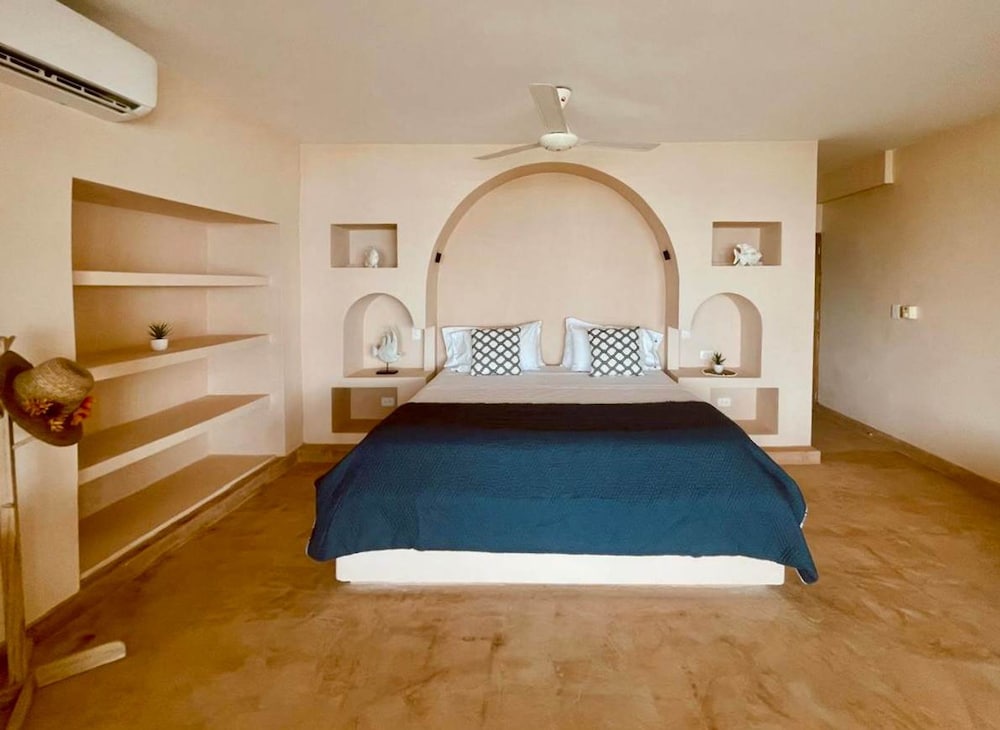 w Stunning 6BR Beachfront Villa in Rosario