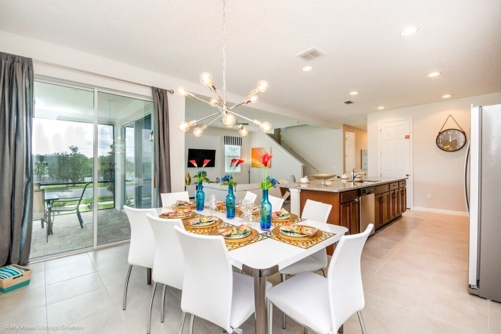 9001emt 6 Bedroom Villa by RedAwning - Image 2