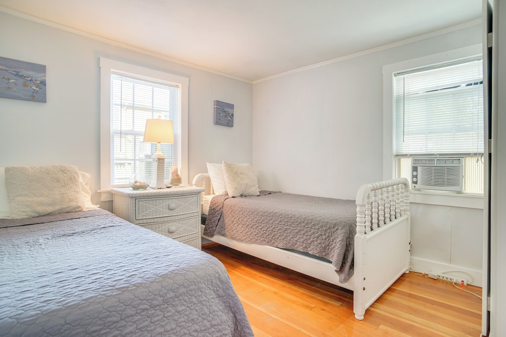 < 1 Mi to Beaches: Classic Cape Cod Cottage