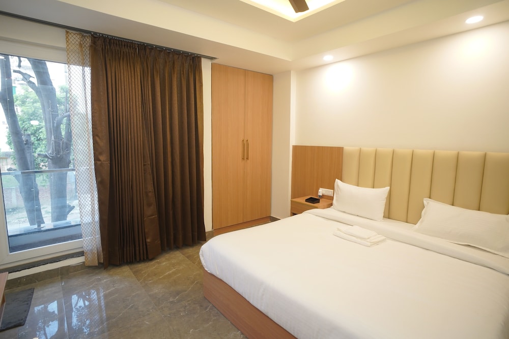 Royal Raven Hotel And Banquet