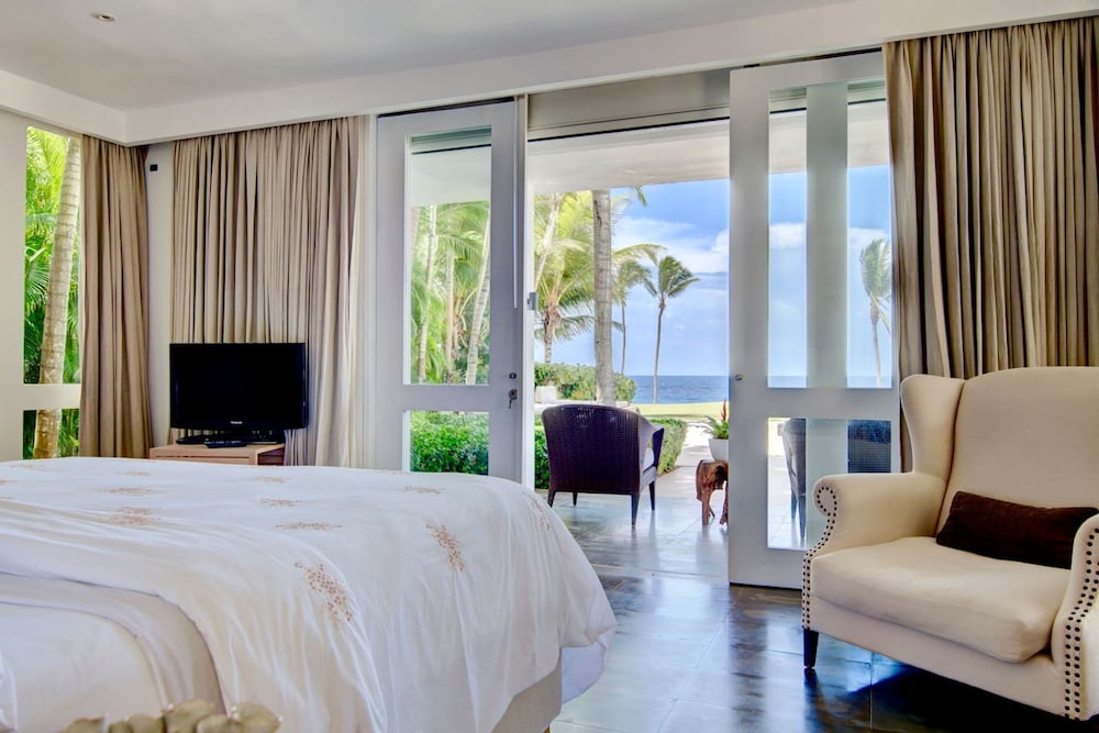 Breathtaking Ocean-view Home w Pool Modern Design
