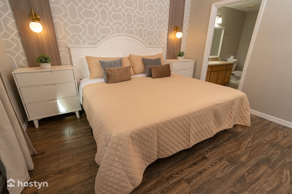 Magical Themed 3BR Townhouse Near the Parks