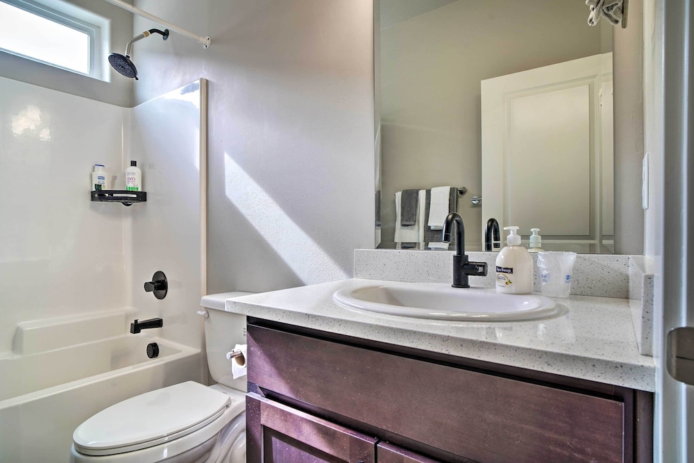 Medford Vacations - Modern Medford Escape 3 Mi to Downtown! - Property Image 14
