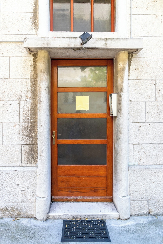 Traditional apartment Bacvice, 3 min walk to the beach