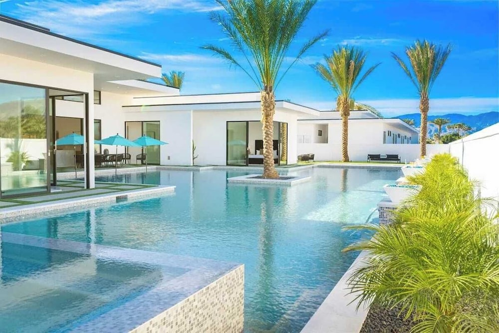 Pool, Hot Tub & Putting Green Minutes From Dining & Golf Bravo Villa #13 by Avantstay